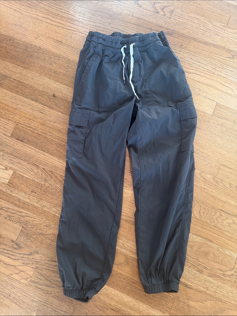 Vuori womens grey scout joggers EUC size small